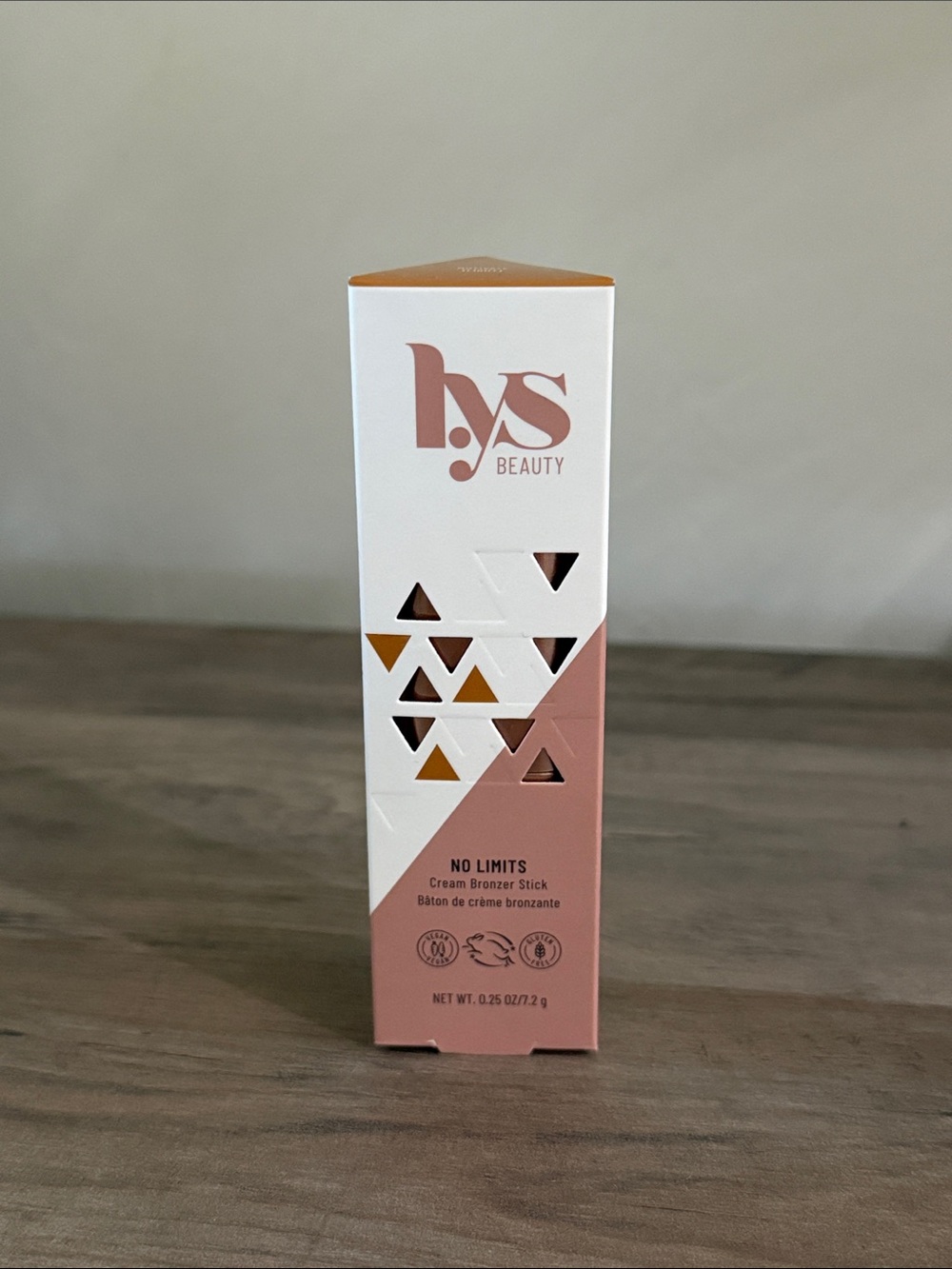 LYS BEAUTY - No Limits Cream Bronzer and Contour Stick- Motive